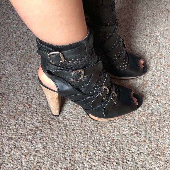 ✨ black leather ankle booties ✨ - Picture 2 of 12